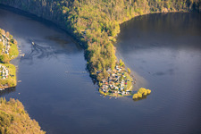 Le barrage de Hohenwarte I, au nord, avec le camping de Droschkau à Altenbeuthen dans le département Thuringe, Allemagne
