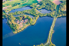 Château d'Oberau au bord du lac Mittelsee et école de voile et de bateau à moteur d'Oberau - Werner Dorbert à Bad Staffelstein dans le département Bavière, Allemagne