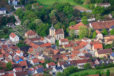 Domaine du château Obbach et église - Évangélique luthérienne à le quartier Obbach in Euerbach dans le département Bavière, Allemagne