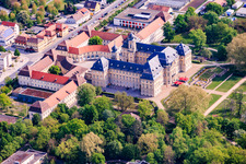Château Werneck avec le café-bistro BALTHASAR et l'église du château Werneck à Werneck dans le département Bavière, Allemagne