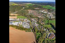 Zone industrielle de la Bürgeler Straße avec Rinn Beton- und Naturstein Stadtroda GmbH et Kontinent Spedition GmbH à le quartier Hainbücht in Stadtroda dans le département Thuringe, Allemagne