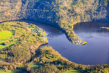 Le barrage de Hohenwarte I, au nord, avec le camping de Droschkau à Altenbeuthen dans le département Thuringe, Allemagne