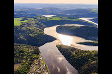 Paysage lacustre du réservoir de Hohenwarte vu de l'est, avec la Jägerspitze. à le quartier Reitzengeschwenda in Drognitz dans le département Thuringe, Allemagne