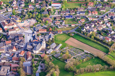 Cimetière et église Saint-Barthélemy à le quartier Rothenkirchen in Pressig dans le département Bavière, Allemagne