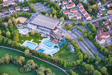 Patinoire du club de sports de glace Haßfurt Hawks eV et piscine ludique Haßfurt du centre de loisirs à Haßfurt dans le département Bavière, Allemagne