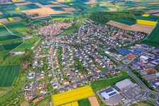 Vue de la ville depuis le sud-est, montrant NETTO, REWE et Alde Deutschland. à Euerbach dans le département Bavière, Allemagne