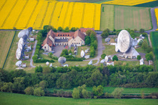 Antennes paraboliques pour la communication par satellite de la station terrestre Fuchsstadt à Fuchsstadt dans le département Bavière, Allemagne