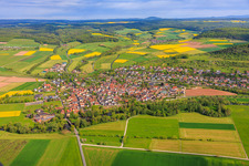 Vue d'un village dans la vallée de la Saale franconienne depuis le sud à le quartier Diebach in Hammelburg dans le département Bavière, Allemagne