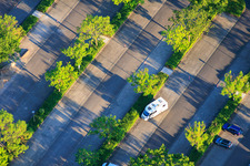 Parking de la mairie, piscine et installations sportives sur le Konrad-Lerch-Ring à Offenbach an der Queich dans le département Rhénanie-Palatinat, Allemagne
