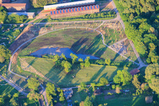 Aménagement du biotope et du verger « Im Bruch », concept conçu par l'architecte paysagiste Kurt Garrecht, en tant qu'espace de loisirs urbain sur la piste cyclable de Klingbach. à Herxheim bei Landau dans le département Rhénanie-Palatinat, Allemagne