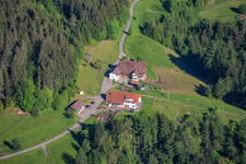 Schwartwaldhof dans le district de Ramstein, depuis le sud-est à le quartier Tennenbronn in Schramberg dans le département Bade-Wurtemberg, Allemagne