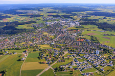 Vue de la ville depuis le sud à le quartier Sulgen in Schramberg dans le département Bade-Wurtemberg, Allemagne