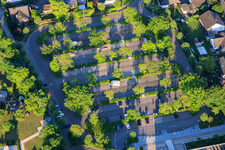 Parking de la mairie, piscine et installations sportives sur le Konrad-Lerch-Ring à Offenbach an der Queich dans le département Rhénanie-Palatinat, Allemagne