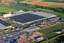 Zone industrielle d'Interpark avec centre logistique Mercedes-Benz au nord-ouest à Offenbach an der Queich dans le département Rhénanie-Palatinat, Allemagne