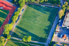 Complexe sportif central avec terrain de football du SV Viktoria 1913 et du V Herxheim lors de l'entraînement à Herxheim bei Landau dans le département Rhénanie-Palatinat, Allemagne