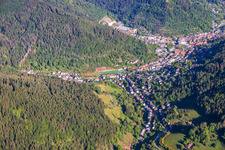 Kirnbachstraße depuis le sud-est à Schramberg dans le département Bade-Wurtemberg, Allemagne