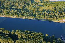 Aire de stationnement pour camping-cars sur les rives du Rhin à le quartier Leopoldshafen in Eggenstein-Leopoldshafen dans le département Bade-Wurtemberg, Allemagne