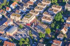 Nouveau chantier de construction de 18 appartements en copropriété avec sous-sols aménagés en centre-ville, par Grathwohl Erdbau und Abbruch GmbH et AK.Bau GmbH à Kandel dans le département Rhénanie-Palatinat, Allemagne