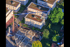 Nouveau chantier de construction de 18 appartements en copropriété avec sous-sols aménagés en centre-ville, par Grathwohl Erdbau und Abbruch GmbH et AK.Bau GmbH à Kandel dans le département Rhénanie-Palatinat, Allemagne