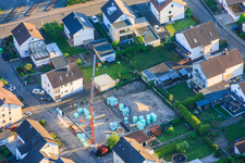 Chantier de construction d'un nouvel immeuble d'appartements sur la Konrad-Adenauer-Straße à Herxheim bei Landau dans le département Rhénanie-Palatinat, Allemagne