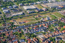 Premiers chantiers de construction résidentielle dans la nouvelle zone de développement de Storchenring à le quartier Queichheim in Landau in der Pfalz dans le département Rhénanie-Palatinat, Allemagne