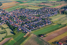 Du sud-ouest à le quartier Mechtersheim in Römerberg dans le département Rhénanie-Palatinat, Allemagne