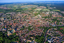 Vue d'ensemble de la ville depuis le nord-est, montrant la cathédrale, la rue Maximilianstrasse et le couvent dominicain Sainte-Madeleine. à Speyer dans le département Rhénanie-Palatinat, Allemagne