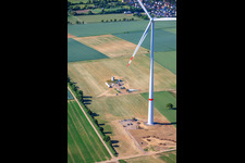 Démolition et démantèlement des quatre anciennes turbines (GE 1.5) datant de 2004 suite à la modernisation du parc éolien de Minfeld. à le quartier Minderslachen in Kandel dans le département Rhénanie-Palatinat, Allemagne