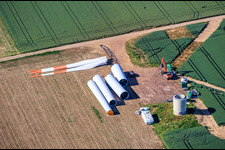 Démolition et démantèlement des quatre anciennes turbines (GE 1.5) datant de 2004 suite à la modernisation du parc éolien de Minfeld. à le quartier Minderslachen in Kandel dans le département Rhénanie-Palatinat, Allemagne