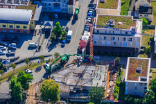 Réalisation de la dalle du premier étage de 18 appartements en copropriété avec sous-sol aménagé en centre-ville par Grathwohl Erdbau und Abbruch GmbH et AK.Bau GmbH à Kandel dans le département Rhénanie-Palatinat, Allemagne