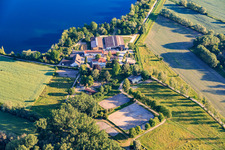 Avec un club d'équitation Speyer eV sur les rives du Wammsee à le quartier Ludwigshof in Speyer dans le département Rhénanie-Palatinat, Allemagne