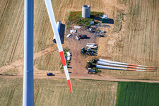 Démolition et démantèlement des quatre anciennes turbines (GE 1.5) datant de 2004 suite à la modernisation du parc éolien de Minfeld. à Kandel dans le département Rhénanie-Palatinat, Allemagne