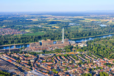 Vue du quartier depuis le nord, s'étendant jusqu'à la centrale électrique GKM sur le Rhin. à le quartier Neckarau in Mannheim dans le département Bade-Wurtemberg, Allemagne