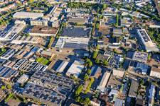 METRO Mannheim et l'ancienne usine de tortues d'Osten à le quartier Neckarau in Mannheim dans le département Bade-Wurtemberg, Allemagne
