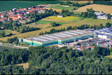Parc industriel Horst au nord-est avec entrepôt de Frischeplattform Südwest GmbH à le quartier Minderslachen in Kandel dans le département Rhénanie-Palatinat, Allemagne