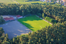 Terrains de sport de SV Schweigen-Rechtenbach 1929 eV dans la forêt à le quartier Rechtenbach in Schweigen-Rechtenbach dans le département Rhénanie-Palatinat, Allemagne