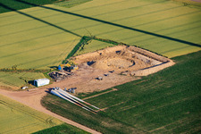Démolition et démantèlement des quatre anciennes installations (GE 1.5) de 2004 après la modernisation du parc éolien Minfeld à Minfeld dans le département Rhénanie-Palatinat, Allemagne