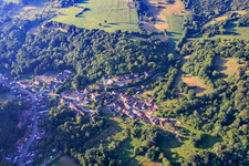 Vue du village dans la vallée de Lauter depuis le nord-ouest à le quartier Weiler in Wissembourg dans le département Bas Rhin, France