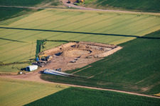 Démolition et démantèlement des quatre anciennes installations (GE 1.5) de 2004 après la modernisation du parc éolien Minfeld à Minfeld dans le département Rhénanie-Palatinat, Allemagne
