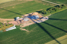 Démolition et démantèlement des quatre anciennes installations (GE 1.5) de 2004 après la modernisation du parc éolien Minfeld à Minfeld dans le département Rhénanie-Palatinat, Allemagne