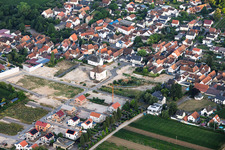 Nouveau quartier résidentiel «Village Life» aménagé dans l'ancienne cave à vin mousseux à Böchingen dans le département Rhénanie-Palatinat, Allemagne