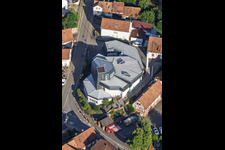 Église moderne Saint-Sébastien au centre du village à Silz dans le département Rhénanie-Palatinat, Allemagne