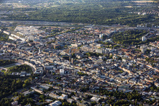 Vue d'ensemble de la ville depuis le nord-ouest entre le château et la gare centrale à le quartier Innenstadt-Ost in Karlsruhe dans le département Bade-Wurtemberg, Allemagne