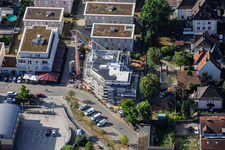 Nouveau chantier de construction de 18 appartements en copropriété dans le centre-ville de Grathwohl. Travaux de terrassement : ETNA BAU GmbH, Abbruch GmbH et AK.Bau GmbH. https:// à Kandel dans le département Rhénanie-Palatinat, Allemagne