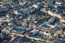 Postgalerie à Europaplatz avec Primark et TK Maxx à le quartier Innenstadt-West in Karlsruhe dans le département Bade-Wurtemberg, Allemagne