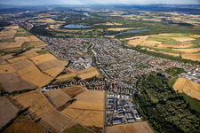 Du nord-est à le quartier Hochstetten in Linkenheim-Hochstetten dans le département Bade-Wurtemberg, Allemagne