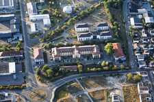 Résidence pour personnes âgées Haardtblick et maison mitoyenne avec Zukunftsakademie Pfalz (ZAP) sur Martha-Rumpf-Straße à le quartier Speyerdorf in Neustadt an der Weinstraße dans le département Rhénanie-Palatinat, Allemagne
