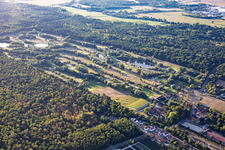 Pelouse du terrain de golf de Landgut Dreihof desséchée par la chaleur estivale - GOLF absolute à le quartier Dreihof in Essingen dans le département Rhénanie-Palatinat, Allemagne