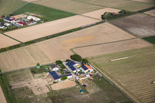 Ferme Seltzer (Agriculture) et KSP Kartcenter Mach 1 à le quartier Langstadt in Babenhausen dans le département Hesse, Allemagne