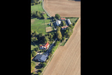 Fermes près de Schlierbach à le quartier Klein-Umstadt in Groß-Umstadt dans le département Hesse, Allemagne